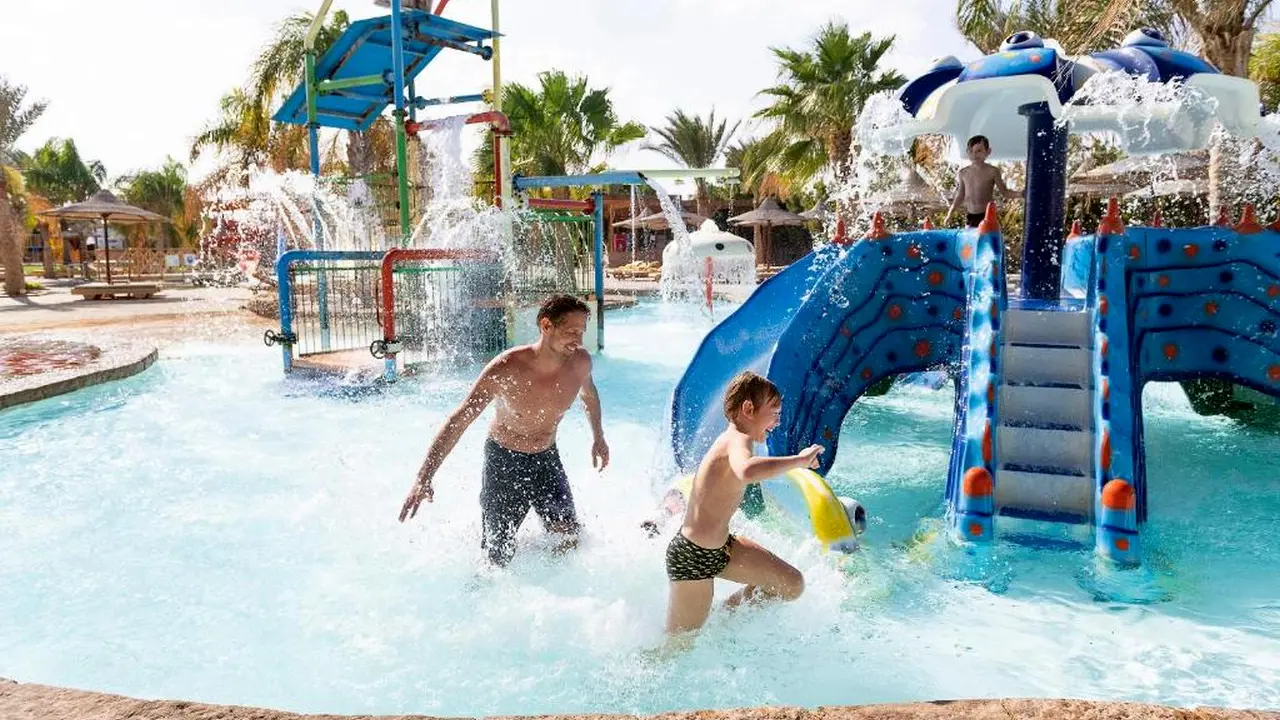 الفندق ثري كورنرز سي بيتش - مرسى علم